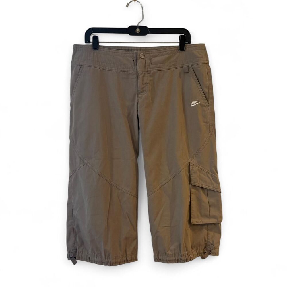 Nike Gray Cargo Capris Sz Medium Utility Gorpcore Athleisure Sporty Low Rise Y2K